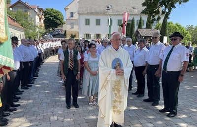 Erzbischof Franz Lackner feierte seinen 70er in seiner Heimatgemeinde St. Anna am Aigen.